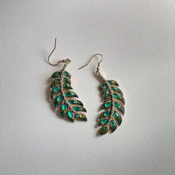 Eye Candy Los Angeles Natalie leaf earrings - Picture 2 of 7